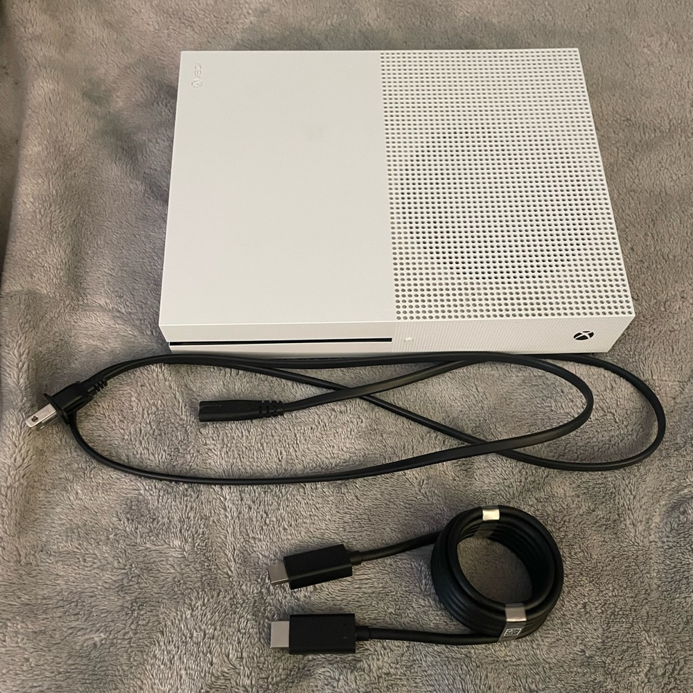 Xbox One S 1681 w/ power cable and HDMI cord